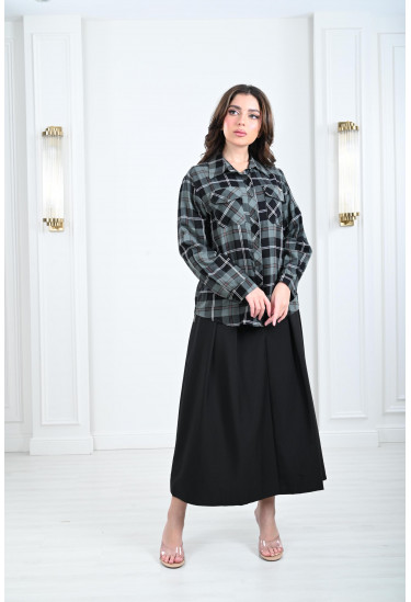 بلوزة نسائية رقيقة بنمط مخطط