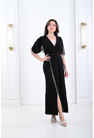 فستان بقصة سيمبل مزين بهدب من الاستراس 