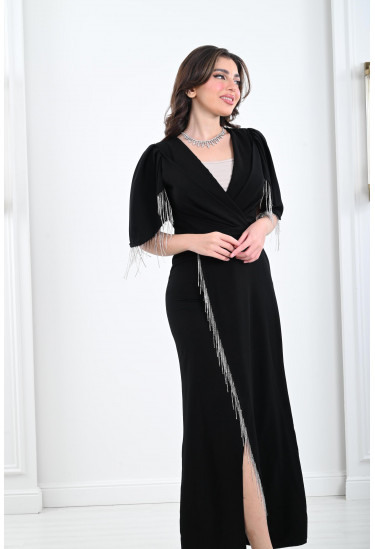 فستان بقصة سيمبل مزين بهدب من الاستراس 