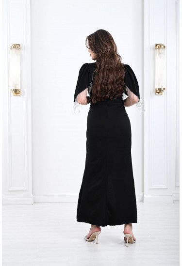 فستان بقصة سيمبل مزين بهدب من الاستراس 