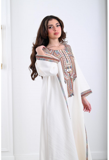 جلابية نسائية بتطريز بارز على الصدر