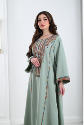 جلابية نسائية بتطريز بارز على الصدر