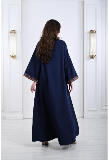 جلابية نسائية بتطريز بارز على الصدر