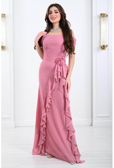 فستان نسائي بطلة ناعمة للمناسبات المميزة 