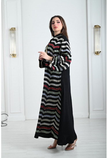 جلابية نسائية بخطوط زجزاجية مطرزة 