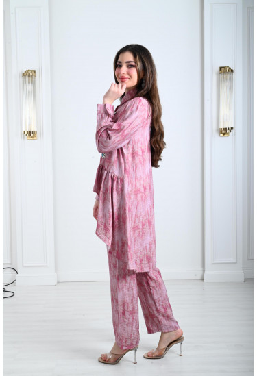 طقم نسائي كاجوال نمط بلوزة غير متماثلة الطول طقم نسائي كاجوال نمط بلوزة غير متماثلة الطول