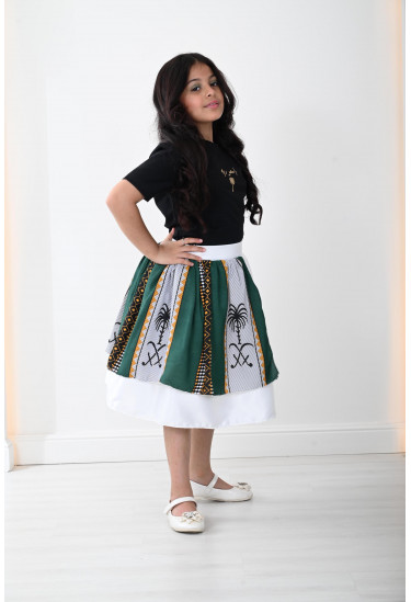 تنورة أنيقة بطبعات انسيابية لليوم الوطني 