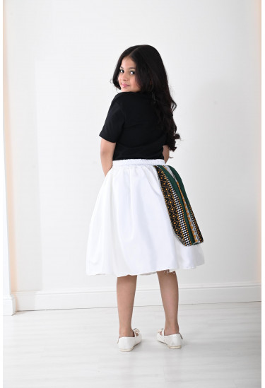 تنورة أنيقة بطبعات انسيابية لليوم الوطني 