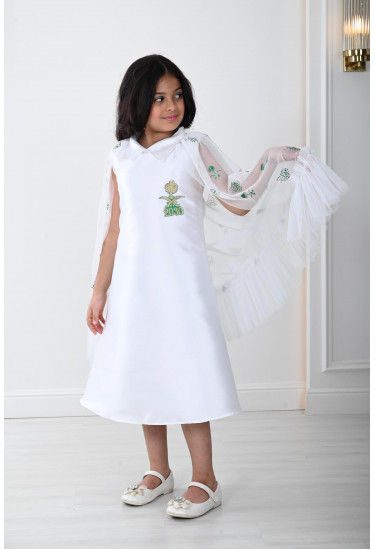 فستان أطفال بكيب ظهر شفاف مزين بالطبعات الوطنية