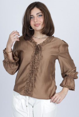 بلوزة نسائية بتصميم كلاسيكي