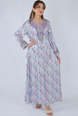 جلابية بنمط عصري و تطريز فاخر