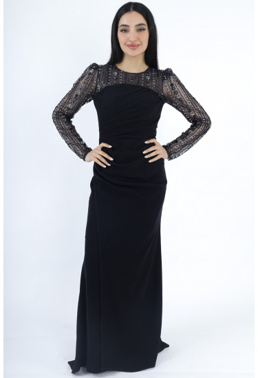 فستان سهرة راقٍ بأكمام شفافة مطرزة  