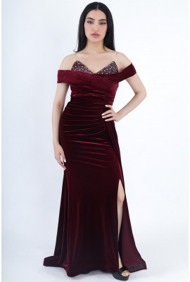 فستان سهرة مخملي بتصميم أوف شولدر ولمسة لامعة