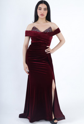 فستان سهرة مخملي بتصميم أوف شولدر ولمسة لامعة