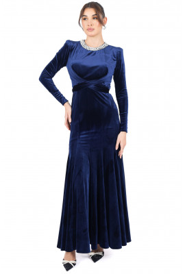 فستان سهرة مخمل طويل  بياقة مطرزة