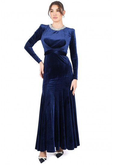 فستان سهرة مخمل طويل  بياقة مطرزة