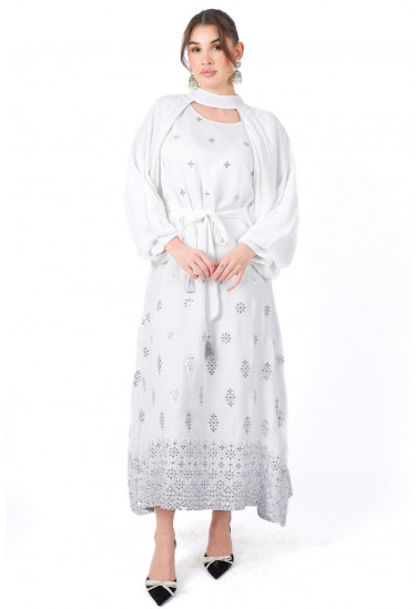 فستان سواريه مطرز بأناقة ناعمة فستان سواريه مطرز بأناقة ناعمة