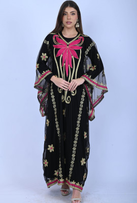 قفطان مطرّز بالذهبي  أناقة شرقية فاخرة