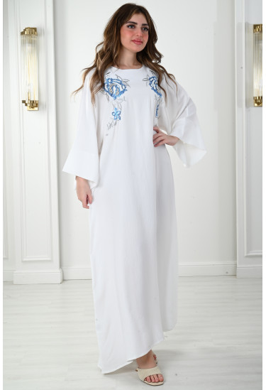 جلابيه طويله مزينه بالازهار المطرزه بشكل انيق 