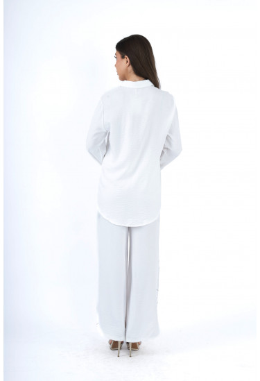 طقم نسائي بتصميم رقيق مطرز