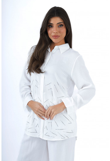 طقم نسائي بتصميم رقيق مطرز