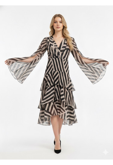 فستان مخطط بأكمام طويلة 