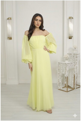 فستان ناعم طويل بقصة مميزة