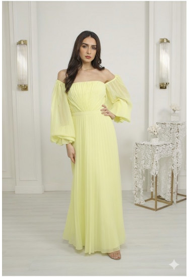 فستان ناعم طويل بقصة مميزة