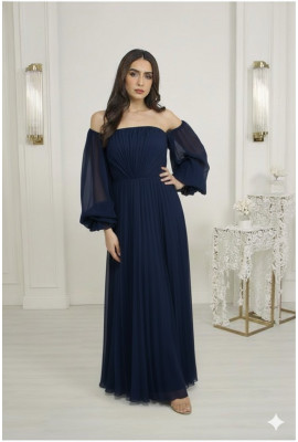 فستان ناعم طويل بقصة مميزة