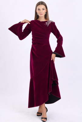 فستان مخملي أنيق  بتصميم فاخر وأكمام واسعة