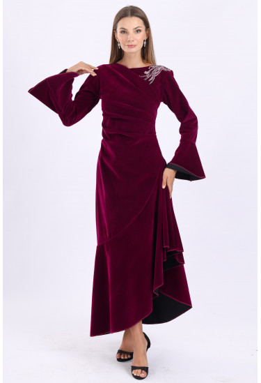 فستان مخملي أنيق  بتصميم فاخر وأكمام واسعة