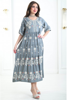 جلابية واسعة مزينة بالزهور