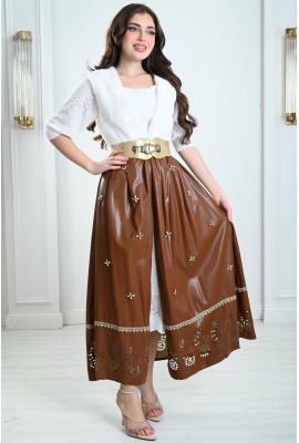 فستان نسائي بتنورة جلد مزخرفة