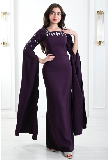 فستان نسائي مفعم بالتفاصيل الأنيقة فستان نسائي مفعم بالتفاصيل الأنيقة