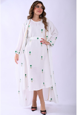 جلابية أنيقة مطرزة بالنخيل السعودي