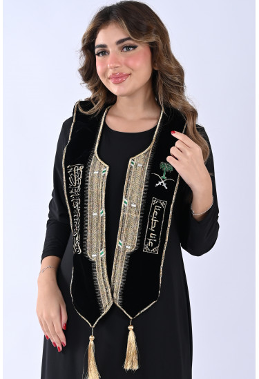 وشاح تقليدي فاخر بالتطريز العربي واللمسات الذهبية