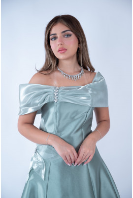 فستان سهره انيق بتطريزات الزهور المتناثره 
