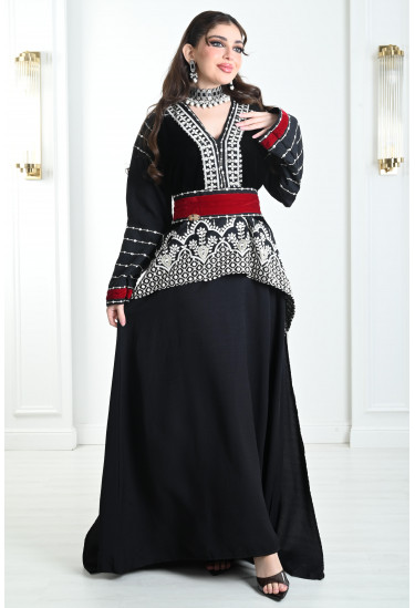 جلابية ذات تطريز تراثي تقليدي