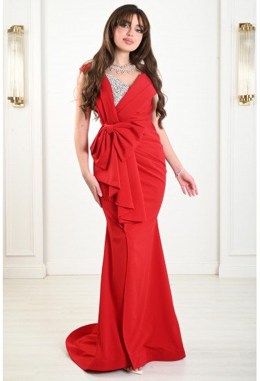 فستان أنيقة بقصة ملتفة 