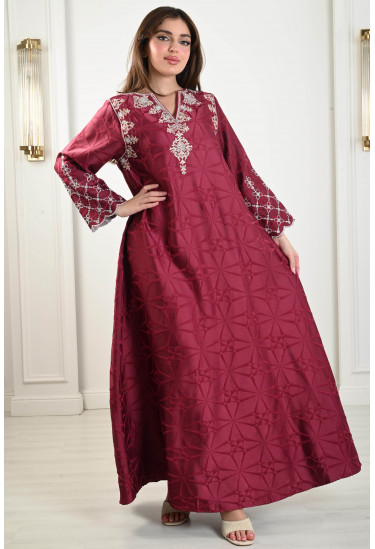 جلابية نسائية بنسيج مزخرف 