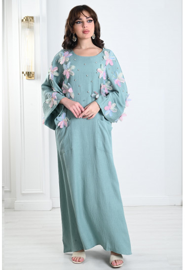 جلابية نسائية مزينة بوردات ناعمة 