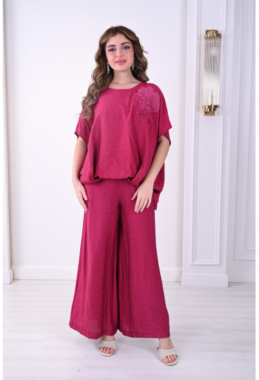 طقم نسائي فاخر تصميم واسع وأنيق