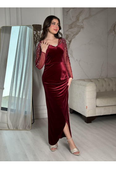 فستان سهرة قطيفة بأكمام من التول المطرز فستان سهرة قطيفة بأكمام من التول المطرز