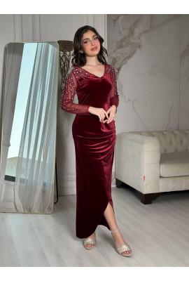 فستان سهرة قطيفة بأكمام من التول المطرز فستان سهرة قطيفة بأكمام من التول المطرز