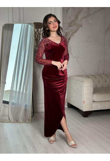 فستان سهرة قطيفة بأكمام من التول المطرز فستان سهرة قطيفة بأكمام من التول المطرز