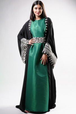 جلابية اليوم الوطني السعودي بتطريز تراثي