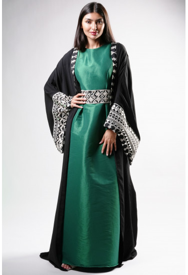 جلابية اليوم الوطني السعودي بتطريز تراثي