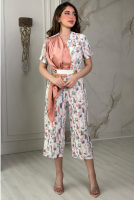 طقم نسائي بتصميم عصري مذهل 