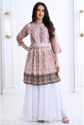 طقم نسائي بتطريزات ملونة