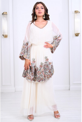 فستان نسائي مزين بالورود